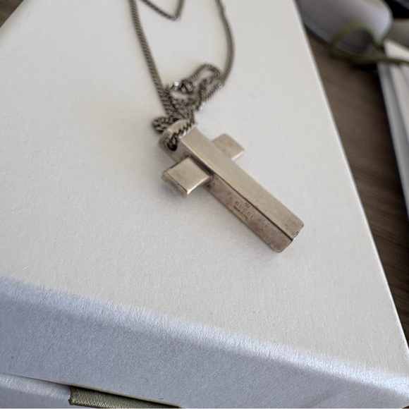 Vintage Gucci Silver Cross Pendant Necklace - Picture 5 of 12